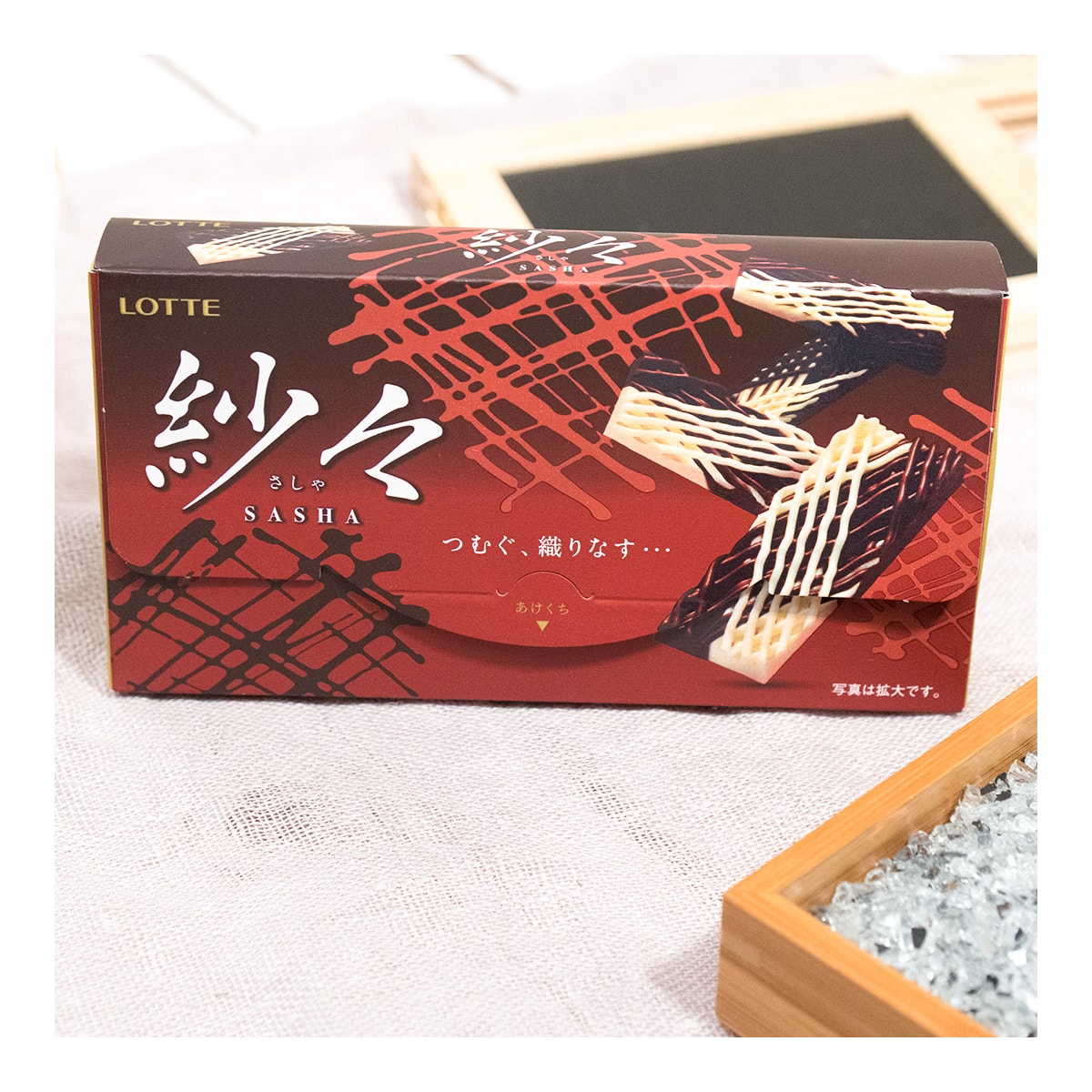 LOTTE Japan SASHA Original Meshed Milk & White Chocolate 69g