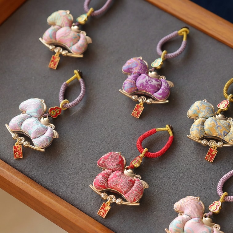  Fancy Jasmine 宋錦小馬 新款小馬鑰匙圈 1零件 汽車掛飾 包包掛飾 鑰匙圈-鴻運當頭款 3