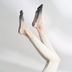 HSPM 새로운 그라데이션 스트랩 미끄럼 방지 5개 손가락 스포츠 요가 양말 스포츠 피트니스 댄스 필라테스 특수 양말 핑크 그레이 M