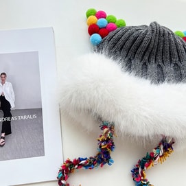 【中國直郵】 HSPM 新款可愛耳朵大毛邊毛線帽保暖百搭彩色辮子護耳帽 灰色 F 1個