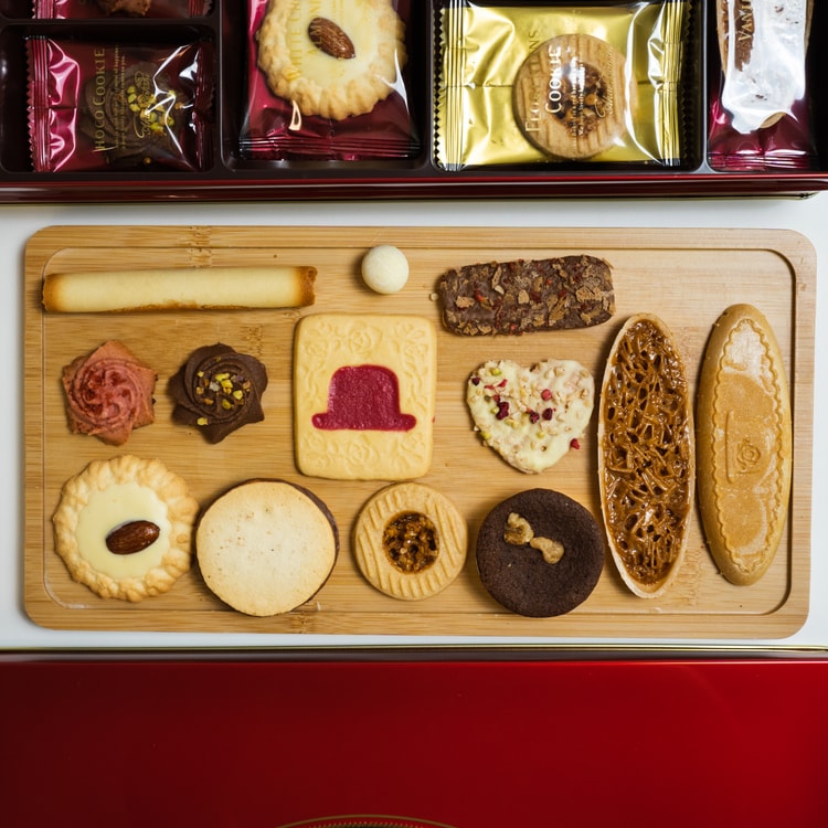 AKAIBOHSHI Pink Assorted Cookie Gift Box - 11 Varieties, 9.4 oz