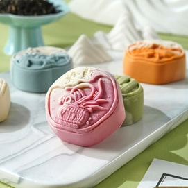 姚記 桃山皮漸變燕窩月餅四粒裝 香沁玫瑰燕窩月餅 莓果起司軟心月餅 青檸柚子軟心月餅 幽蘭拿鐵軟心月餅 300g