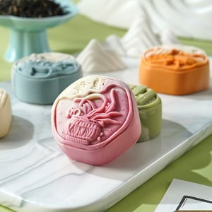 Four Flavor Flowing Hearts Mooncakes 300g Gift Box