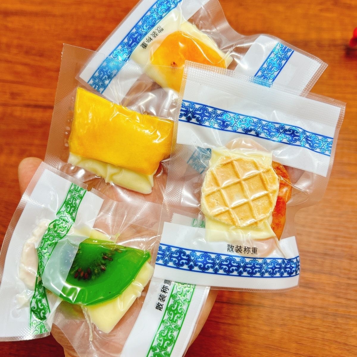 Inner Mongolia milk crispy fruit with milk skin, honey, orange milk skin, cheese, independent small package snacks, 120g * 1 bag