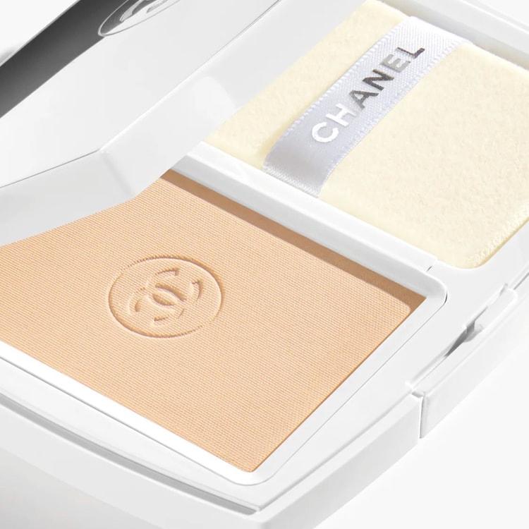 CHANEL新品パウダーファンデーションBR12 CHANEL LE BLANC BR12