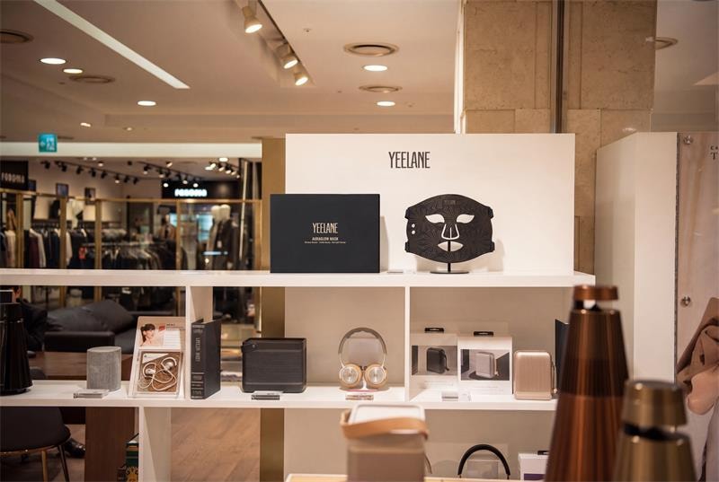 依恋 【达人种草 热销爆品】LED光疗面罩 多光谱红外光联合护理 黑色 1件