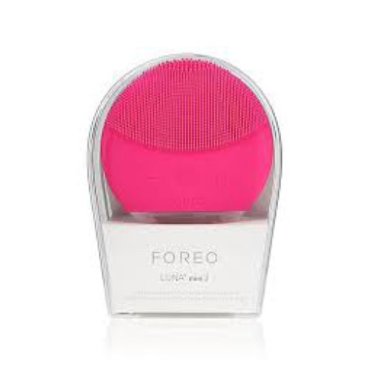 FOREO mini 2 Facial Cleansing Brush Gentle Exfoliation and Sonic Cleansing FUCHSIA 3