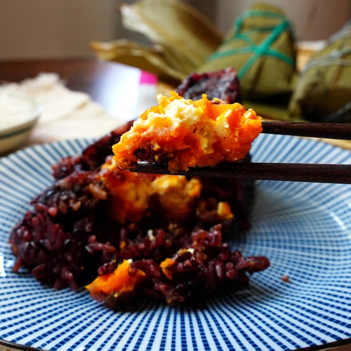 Five Black Cheese Zongzi Rice Dumpling 4.6 oz 