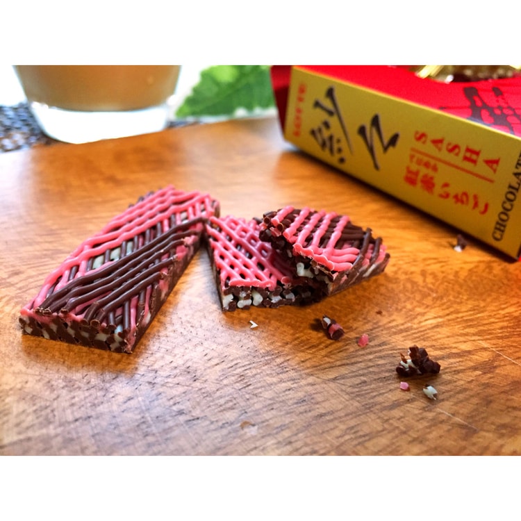 JAPAN LOTTE SASHA Strawberry Chocolate 69g - Yami.com