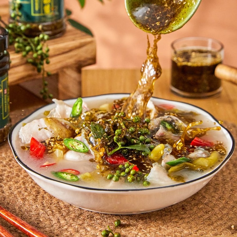 Wei Weng Green Sichuan Pepper Sauce 220g Sichuan Specialty Extra Numbing Pepper Oil Red Pepper Vine Pepper Sauce Cold Dish Seasoning 9