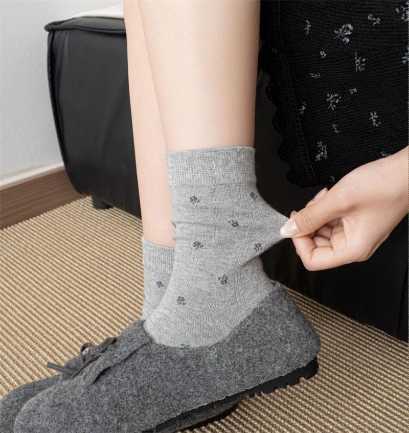 亲太太 秋冬无骨学院风复古小碎花袜子女中筒袜 均码 浅灰 咖色 深灰 3双装