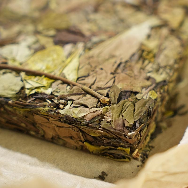 小師姐評茶 甜潤花香荒野白茶磚 福鼎高山白茶茶葉 蘭花香明顯 口感順滑 野性十足 沖泡簡單 燜泡煮皆可 大長腿 250克