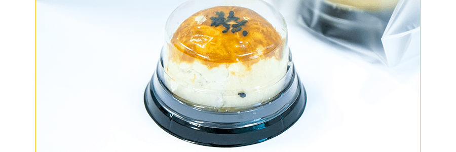 egg yolk puff with chewy mochi and lotus seed paste 110g 2pcs