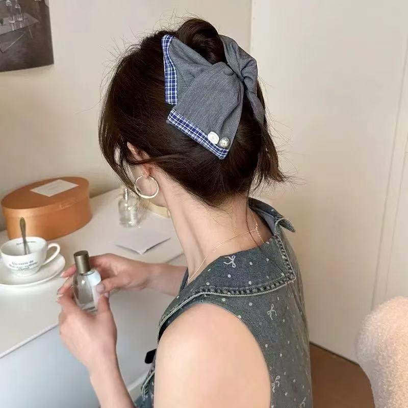 One French retro gripper a blue and gray checkered triangular gripper a high-end hairpin.