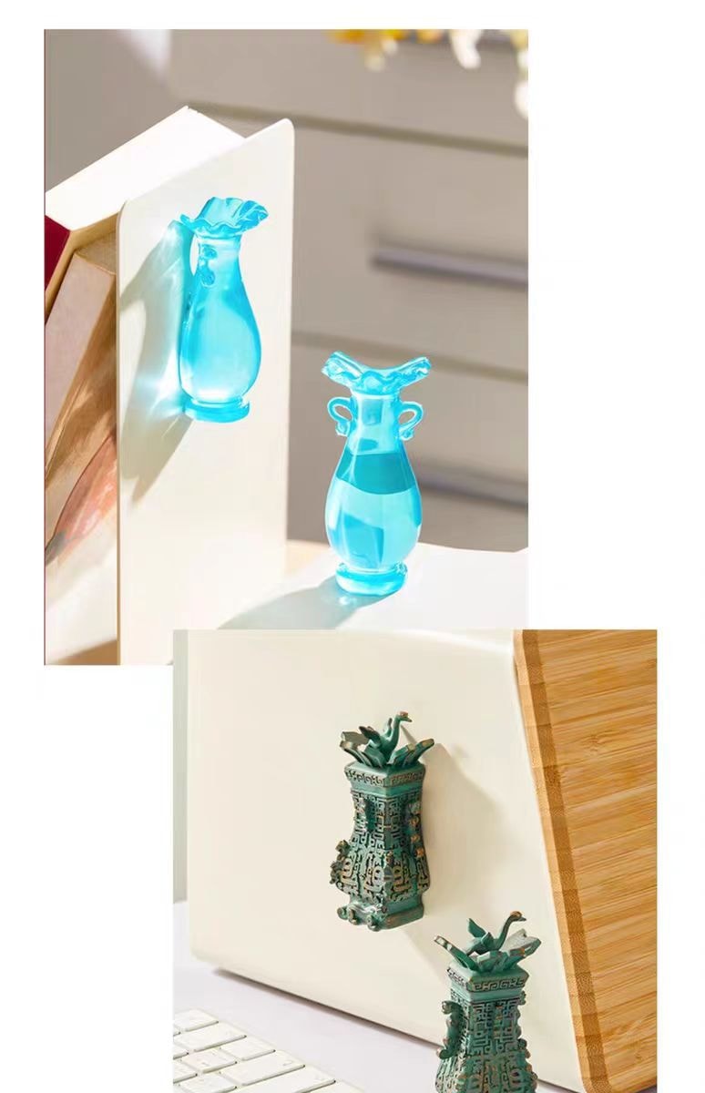 【中国直邮】故宫淘宝 博物馆文创北京礼物 冰箱贴-海蓝花瓣口瓶 1件 |*预计到达时间3-4周