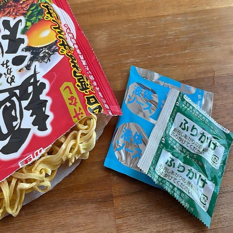 日本からの直送】日本明星スター 新商品 極太麺 台湾風濃厚辛