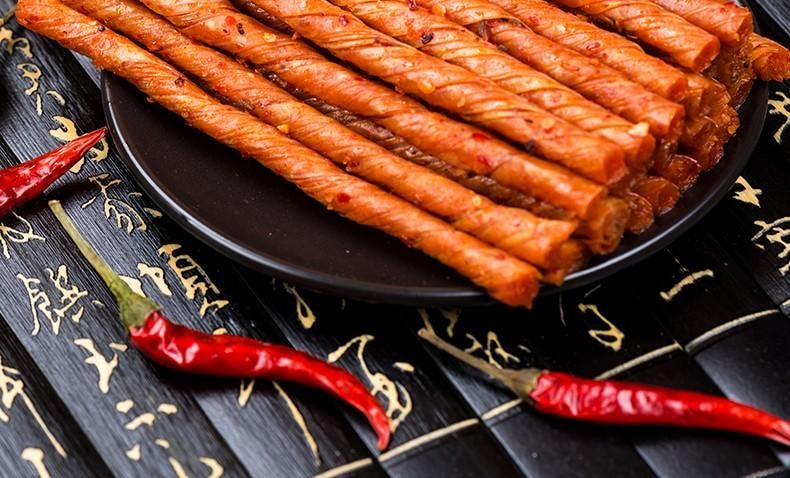 【中國直郵】 步步為贏 牛汁素腸麻辣條豆皮卷湖南特產休閒零食8090後兒時童年記憶 50g牛汁素腸X3包