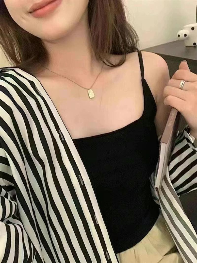 【中國直郵】 親太太 純色吊帶女自備胸墊固定杯遮副乳百搭可調式肩帶 黑色 均碼 1件