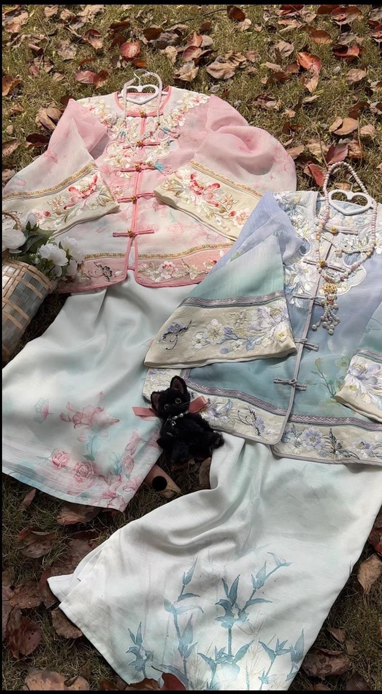 【中国直邮】 FOXTAIL 重工刺绣新中式国风汉服 清汉 女印花 渐变 套装 复古  -蓝色 M码 1套