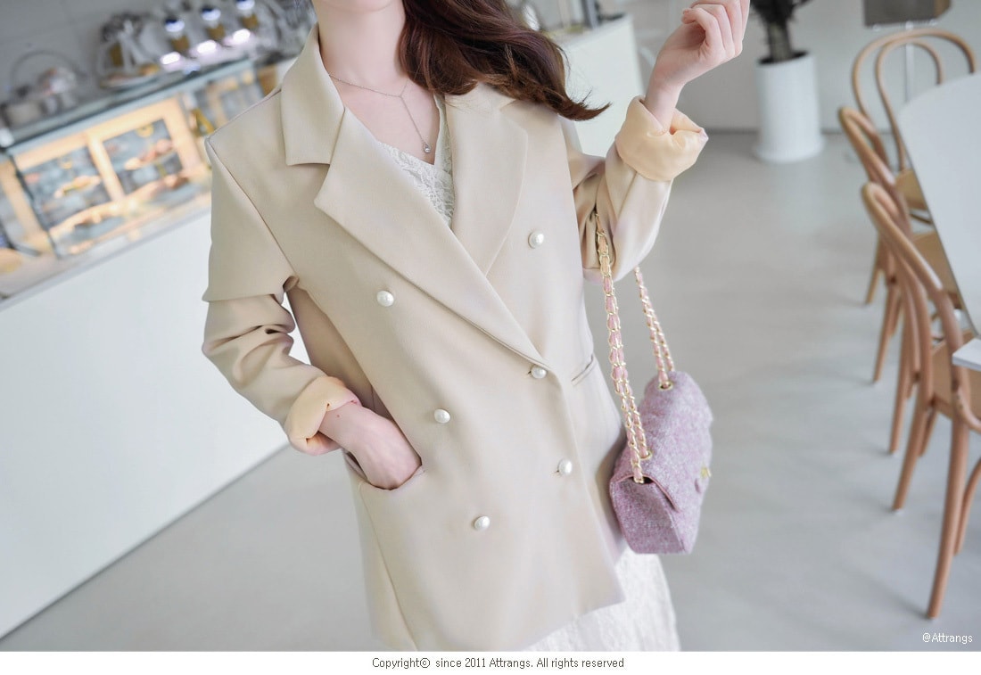 【韩国直邮】ATTRANGS 蕾丝内衬整体图案裹身设计V领长款连衣裙 奶油色 均码
