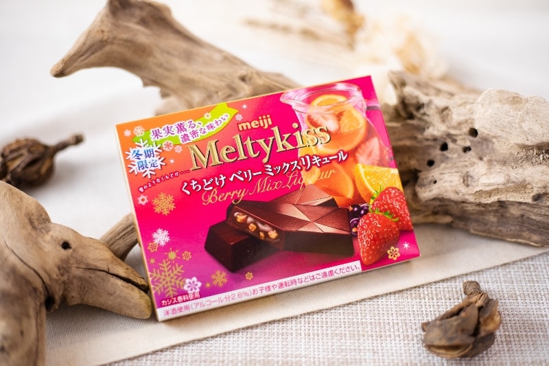 【日本直邮】日本本土版 明治MEIJI 2022年新版 冬季限定 雪吻巧克力 综合水果味  80g
