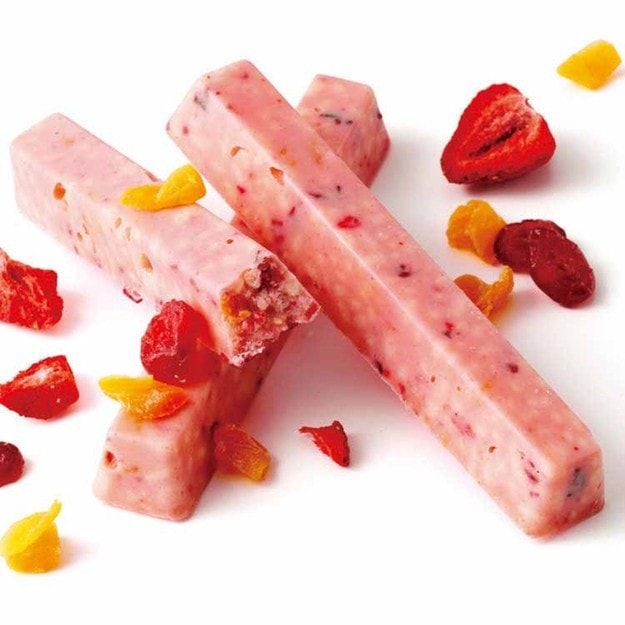 【日本直邮】 超级网红系列 北海道若翼族 草莓香蕉水果口味威化巧克力棒 6根装 冷冻后口感更佳