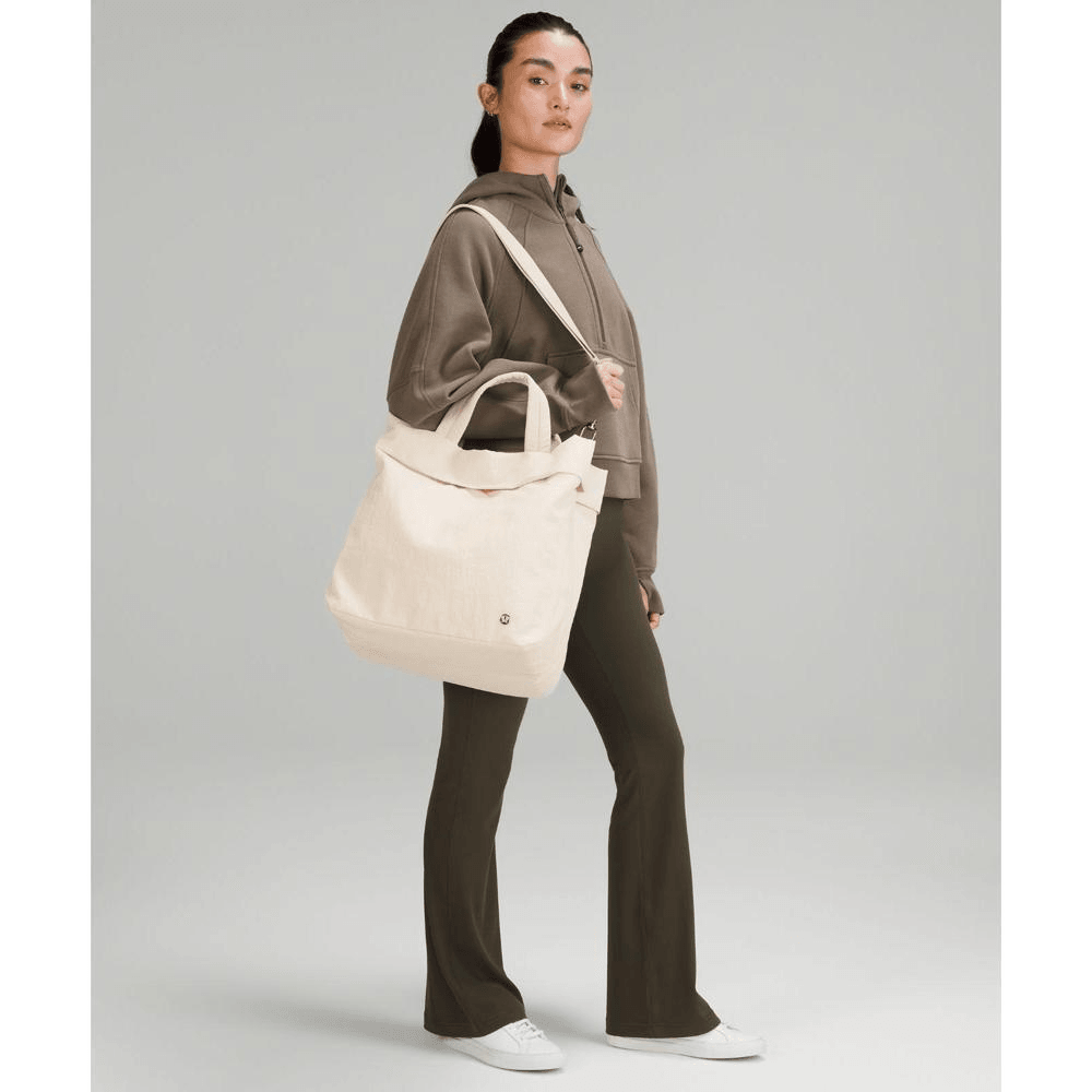 LULULEMON || On My Level Bag 2.0 19L || White Opal || Free LULULEMON || On My Level Bag 2.0 19L || White Opal || Free