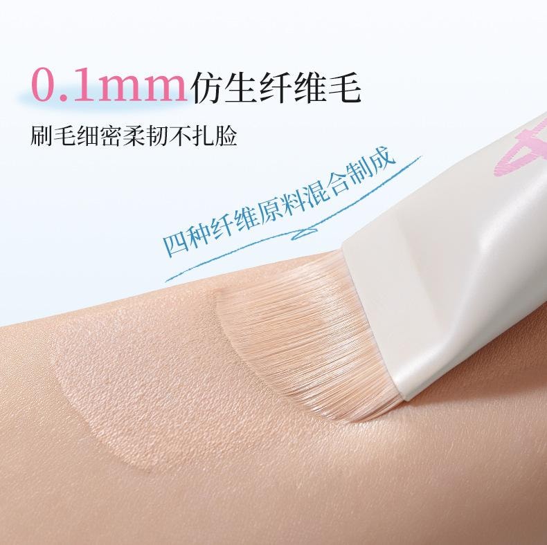 【中國直郵】 爾木 魚尾薄弧一字粉底刷 扁頭 刀鋒無痕 粉底液化妝 刷子 1個