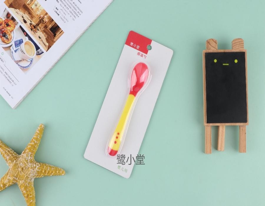 【赠品】【中国直邮】 御勺 婴儿感温勺子 变色软头喂水吃饭新生儿宝宝软勺辅食勺餐具1个