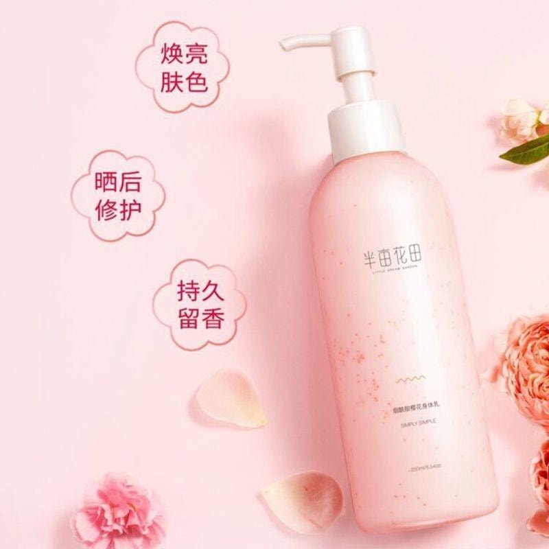 【中国直邮】 半亩花田 烟酰胺樱花身体乳秋冬持久留香补水保湿滋润肌肤250ml/瓶