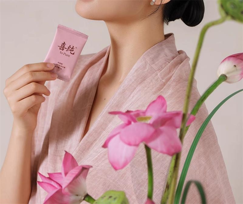 【中国直邮】 喜纯 三珍阿胶糕 即食调理养血养生黑芝麻核桃滋补固元阿胶气血礼盒 5g*20袋