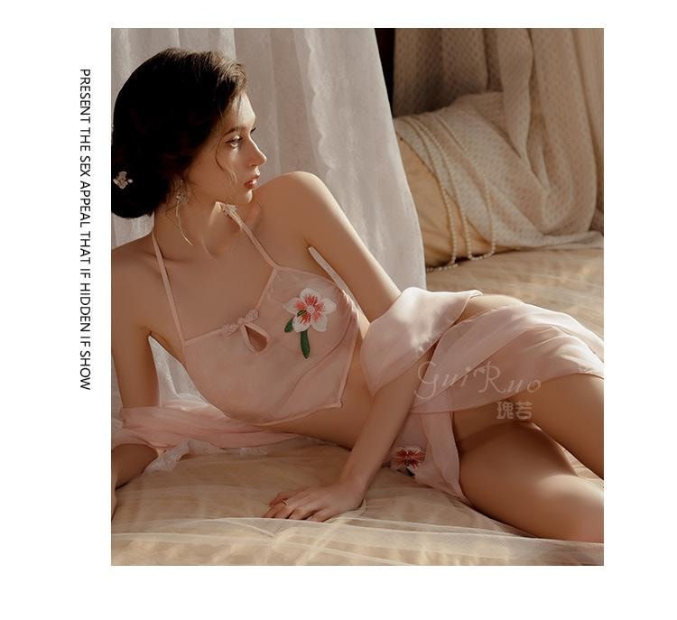 【中国直邮】  瑰若 轻纱肚兜短裤披肩汉服套装 枣红色均码