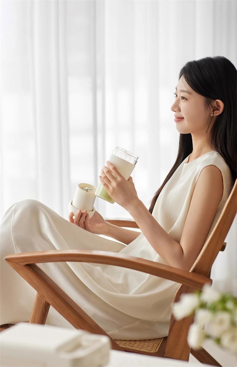 【中国直邮】 OLAYKS 立时榨汁机小型便携式无线充电多功能碎冰果汁机 陶白色 1个装