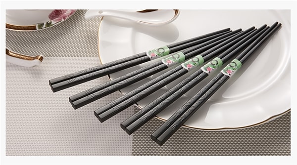 Japanese Style Alloy Chopsticks Set Bamboo Leaves Carved Chopsticks 5 Pairs / Set