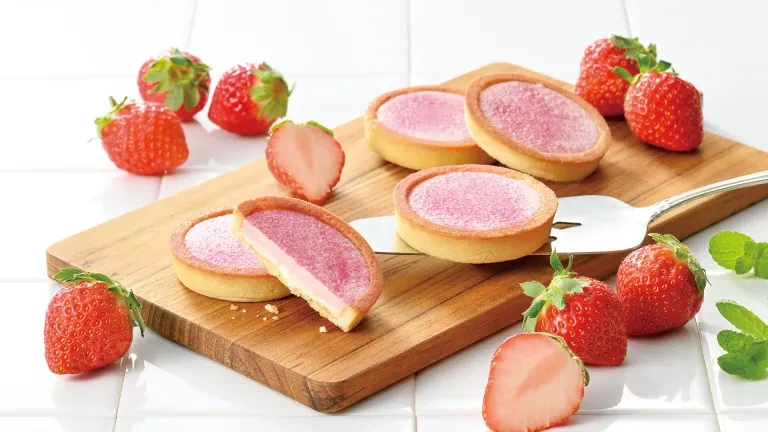 Strawberry Donuts Images – Browse 78,394 Stock Photos