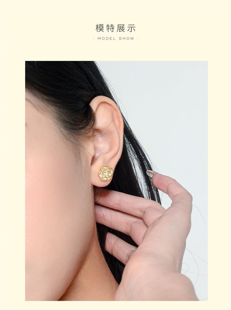 【中国直邮】 周大生 山茶花贝壳耳钉女纯银高级小众设计感耳环轻奢耳饰