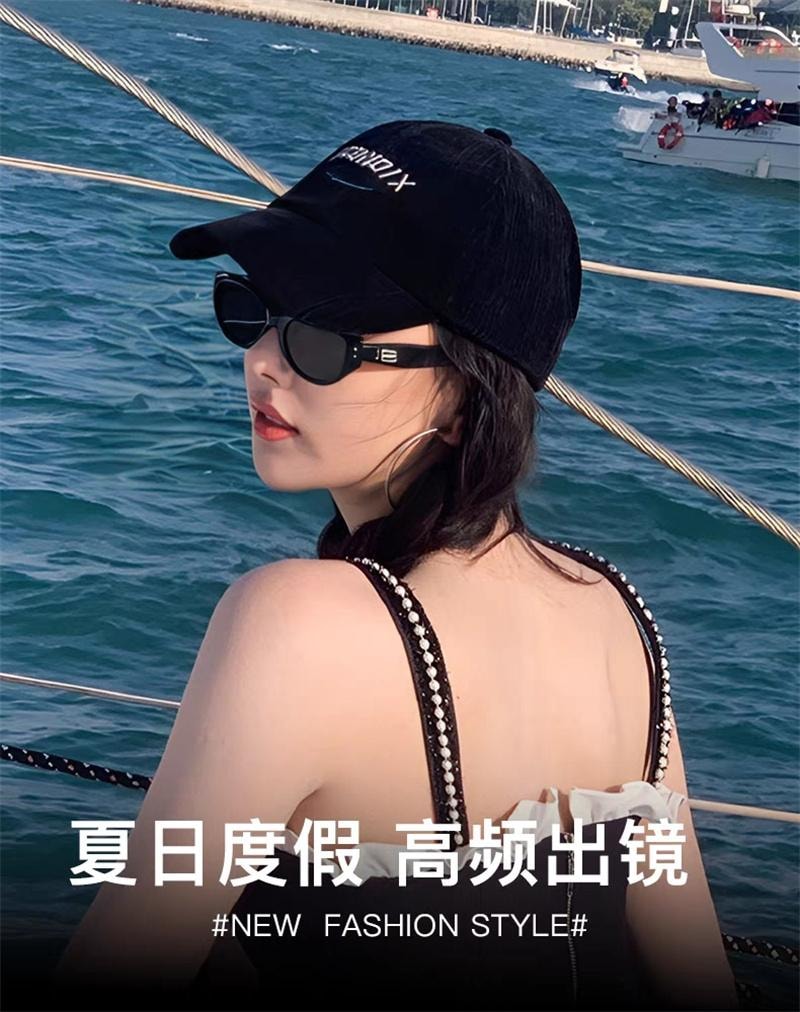 【中國直郵】 ZARA 新款復古貓眼墨鏡男女防紫外線開車太陽眼鏡 黑框黑灰片 1個裝