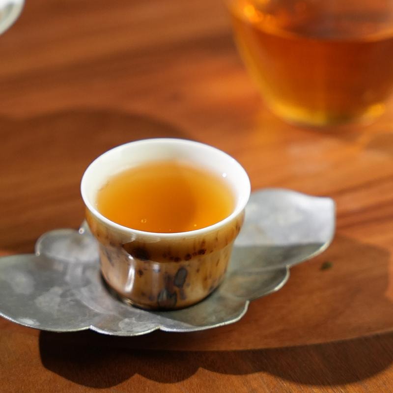 小師姐評茶 甜潤花香荒野白茶磚 福鼎高山白茶茶葉 蘭花香明顯 口感順滑 野性十足 沖泡簡單 燜泡煮皆可 大長腿 250克