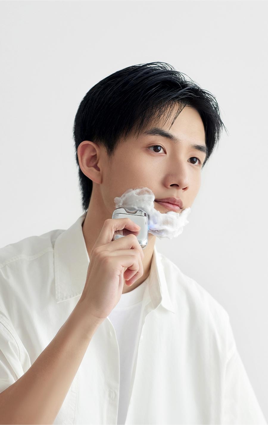 OLAYKS 2025 新款电动剃须刀干湿两用便携迷你刮胡刀双刀头浮动磁吸设计精钢机身快充可水洗智能控压适合旅行送礼男士圣诞节礼物