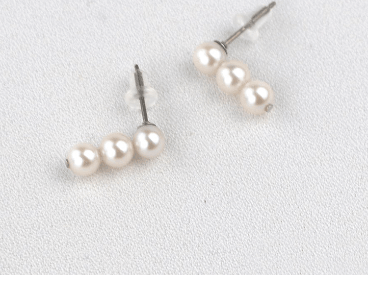 宇和海真珠||经典平衡木设计3珠AKOYA珍珠耳钉||1对5.5-5.0mm 耳钉针:0.7mm