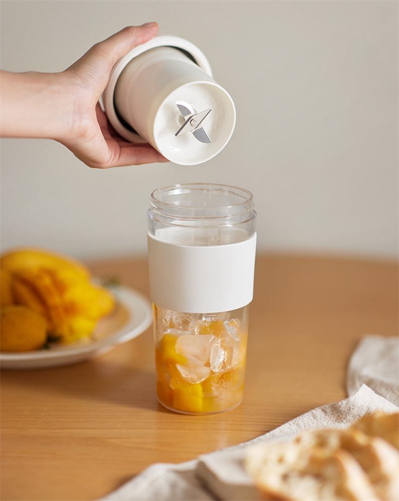 【中国直邮】 OLAYKS 立时榨汁机小型便携式无线充电多功能碎冰果汁机 陶白色 1个装