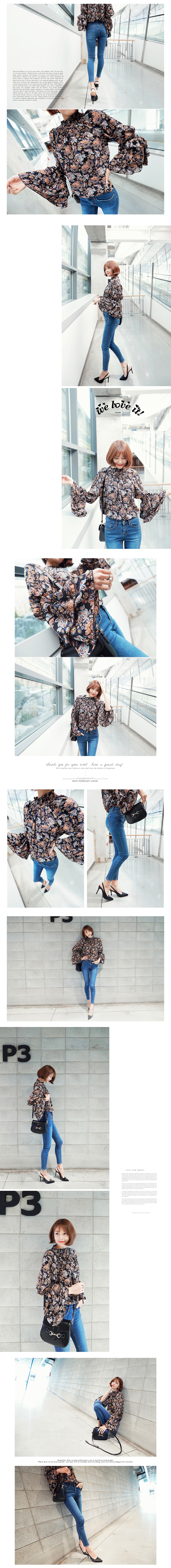 [Limited Quantity Sale] Floral Print Bell Sleeve Smocked Blouse Black One Size(S-M)