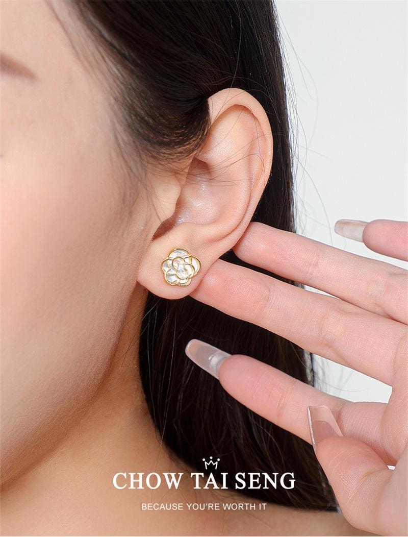 【中国直邮】 周大生 山茶花贝壳耳钉女纯银高级小众设计感耳环轻奢耳饰