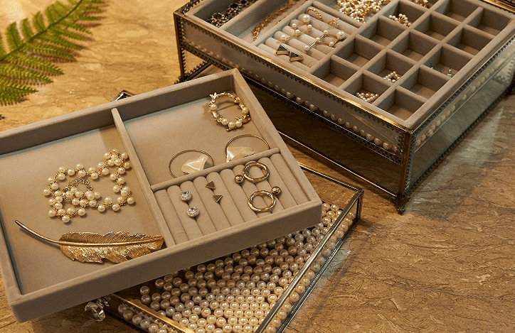 Jewelry Boxes 22 Sections Metal Glass Jewelry Organizer Velvet Jewelry Tray Jewelry Box with Free Decorative Pearl