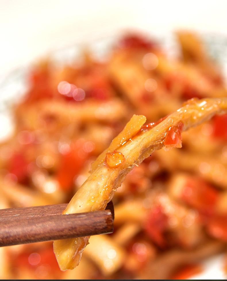 【中国直邮】 辣小董 脆椒萝卜干  湖南农家下饭菜即食酱菜萝卜条 450g*1瓶