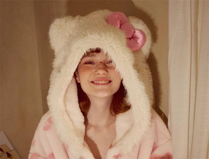 【中国直邮】 FOXTAIL Hello Kitty蝴蝶结斗篷 毛绒女士家居服/珊瑚绒睡袍/冬季新款少女甜美风-L码 1件*|