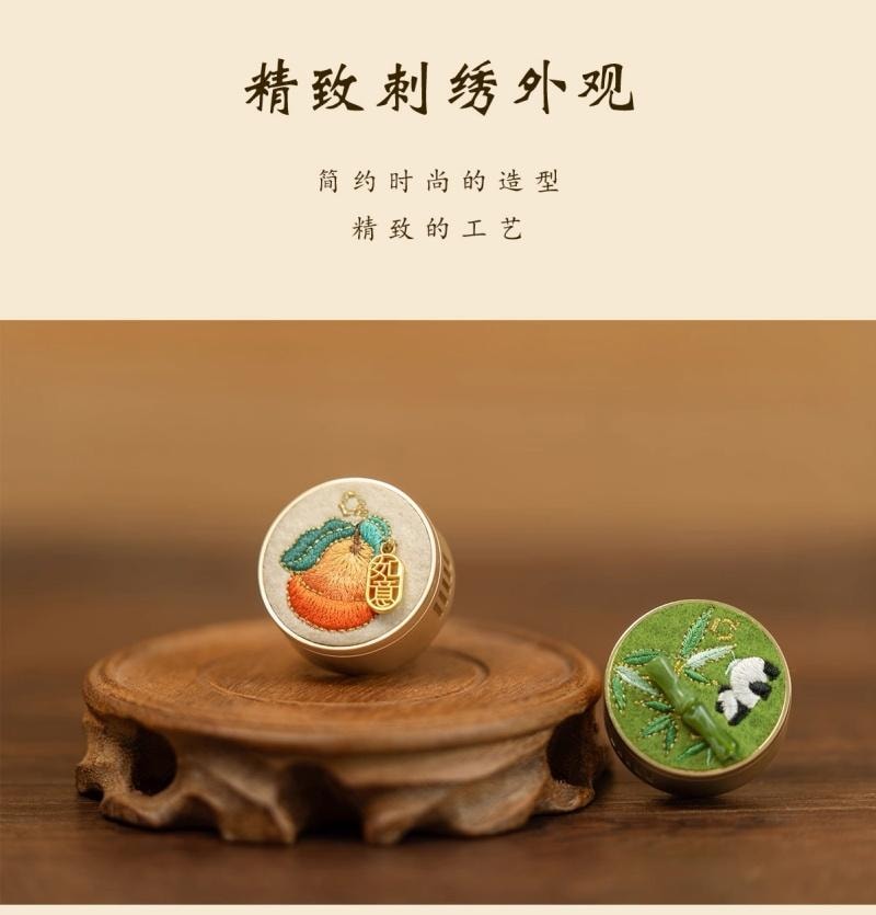 【中國直郵】 上海錢麗 錢麗 刺繡車載香氛 車載香氛刺繡香囊 出風口香片 國風車載香薰 - 大富大桂 1個