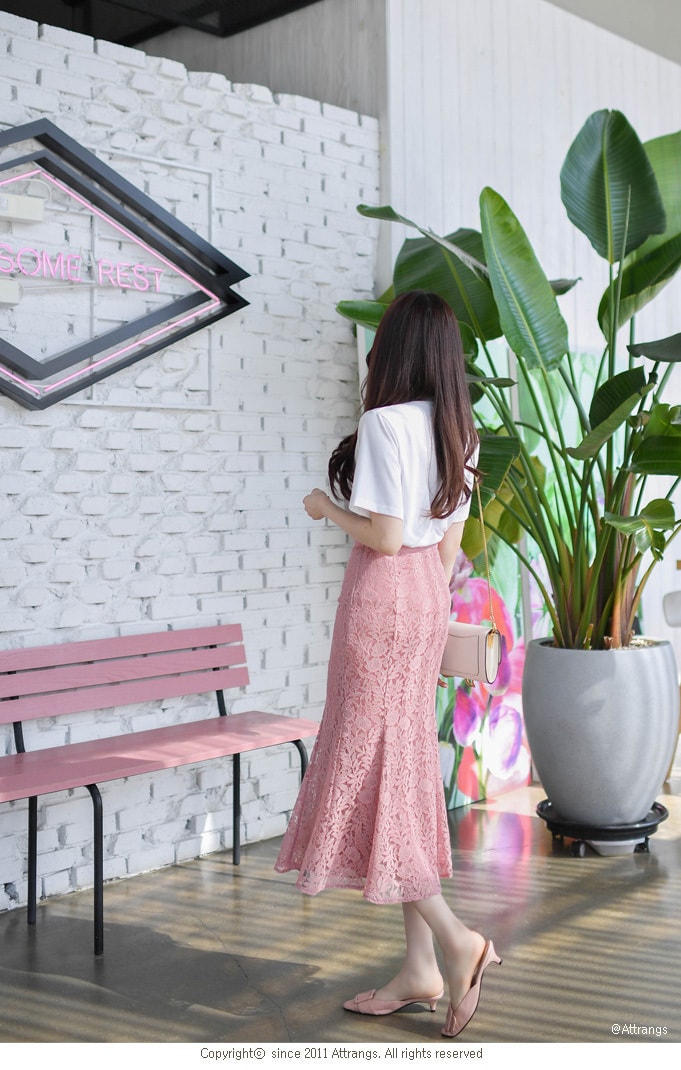 【韩国直邮】ATTRANGS 蕾丝鱼尾摆高腰修身长裙 粉色 S