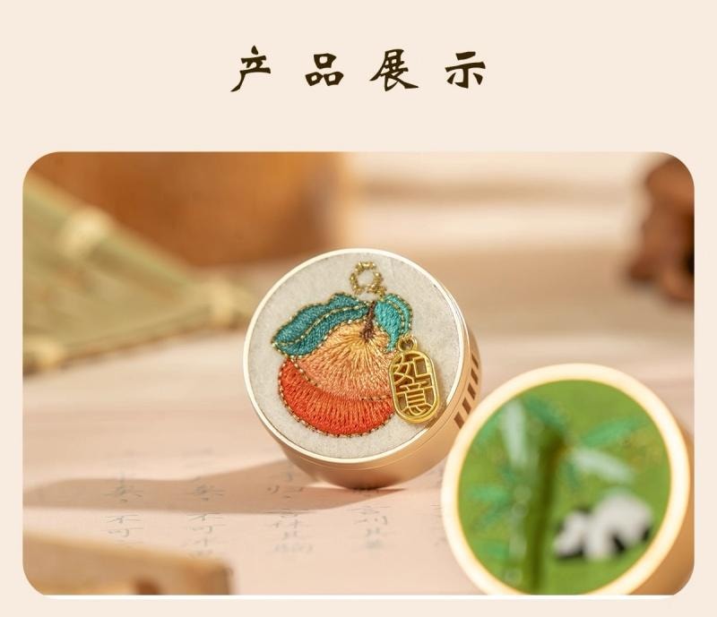 【中國直郵】 上海錢麗 錢麗 刺繡車載香氛 車載香氛刺繡香囊 出風口香片 國風車載香薰 - 大富大桂 1個