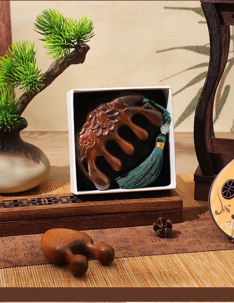 【中国直邮】 FOXTAIL 中国风檀木梳 教师节礼物/纪念品/长辈/传统礼物/自然原色/立体精致/小巧便捷/握感舒适-水佩风裳绿檀木梳 1个*|预计到达时间3-4周